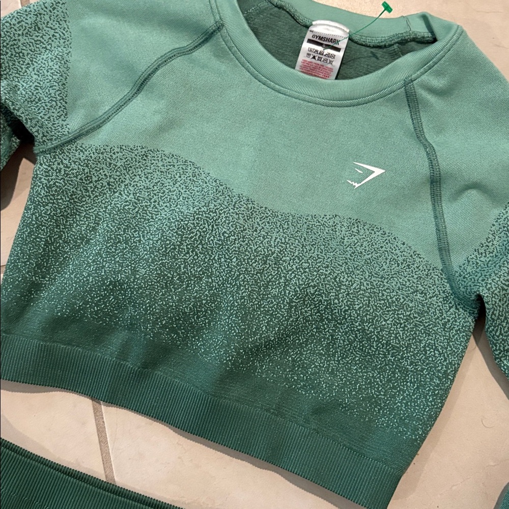 Never worn gymshark 2pc small ADAPT OMBRÉ leggings crop top 1134 - Picture 3 of 6